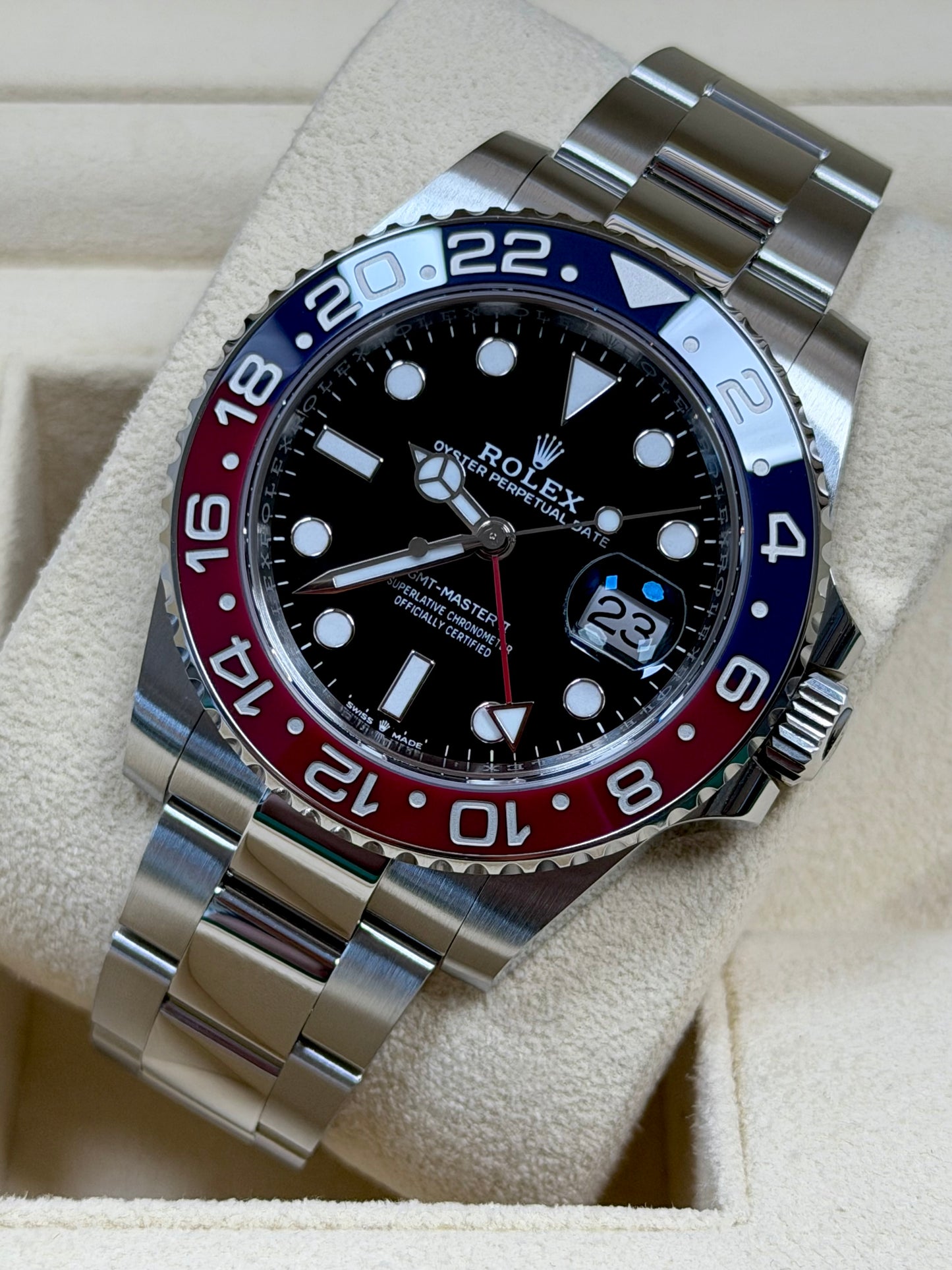 Rolex GMT Master 2 "Pepsi" 126710BLRO / 2024 / Full Set / Neuwertig