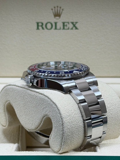 Rolex GMT Master 2 "Pepsi" 126710BLRO / 2024 / Full Set / Neuwertig