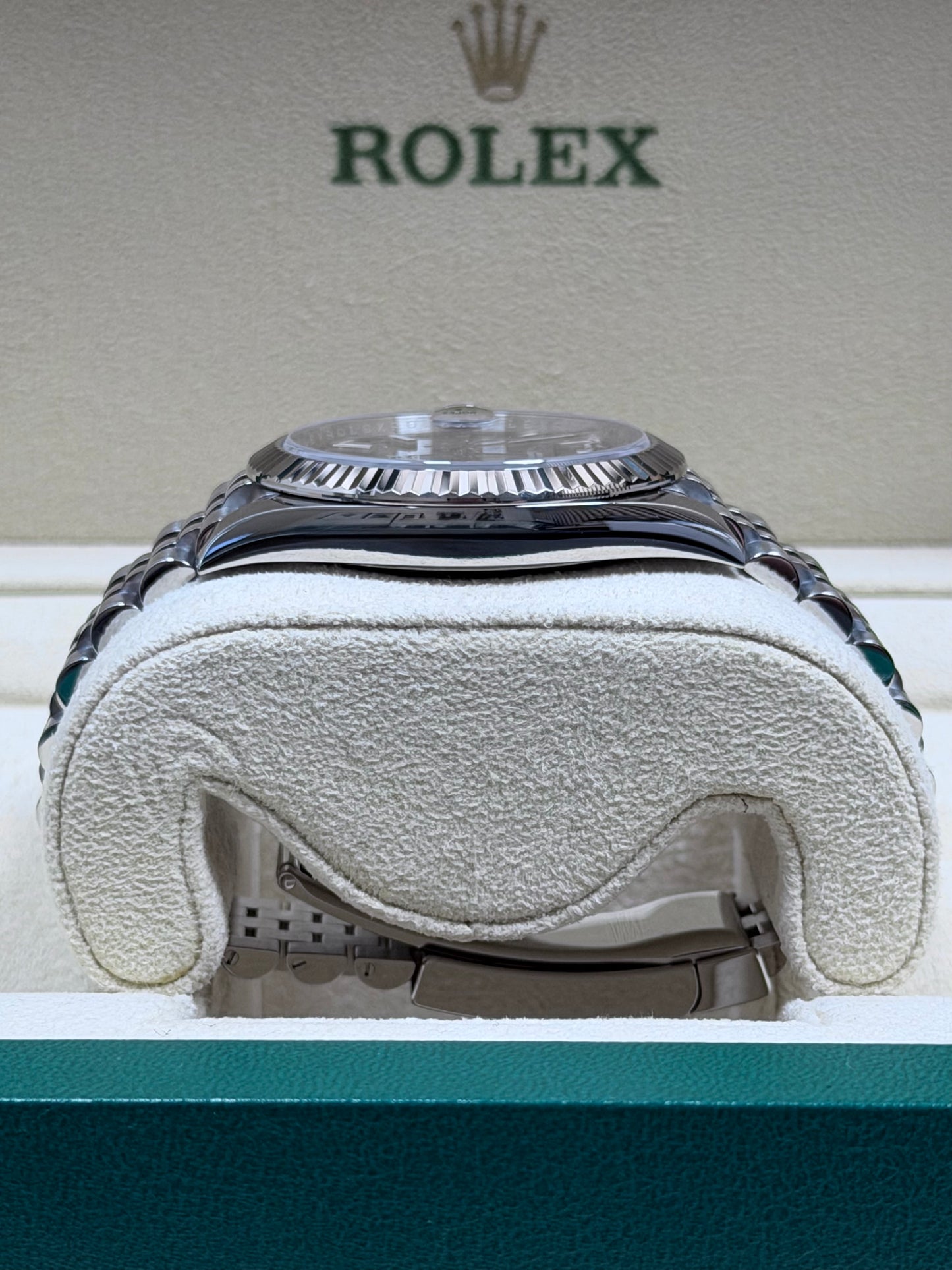 Rolex Datejust 41 126334 Schwarz / 2024 / Full Set / Top Zustand