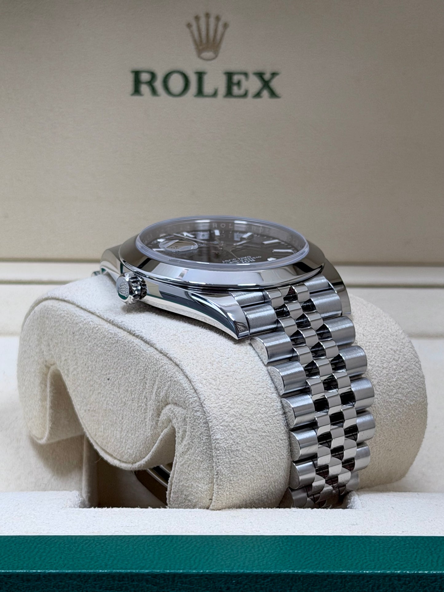 Rolex Datejust 41 126300 Schwarz / 2018 / Full Set / Sehr gut