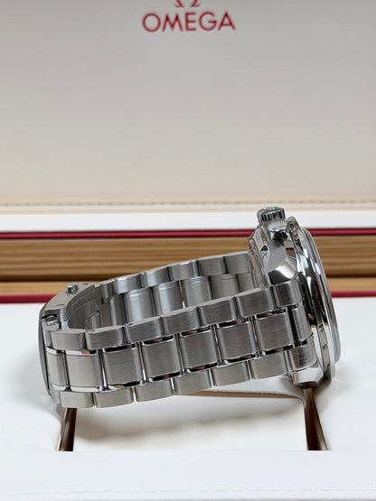 Omega Speedmaster Mondphase / 2025 / Full Set / Neuwertig