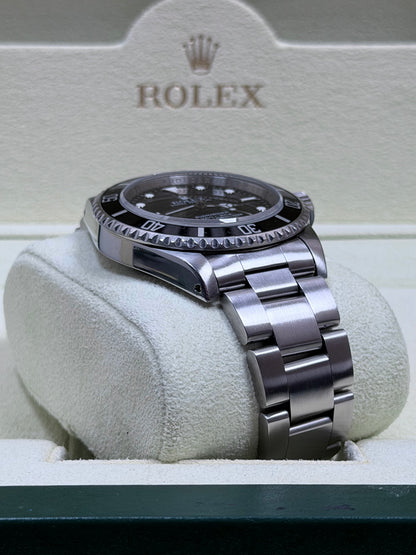 Rolex Submariner No Date 14060M V-Serie Rehaut / 2009 / Box & Uhr / Sehr gut