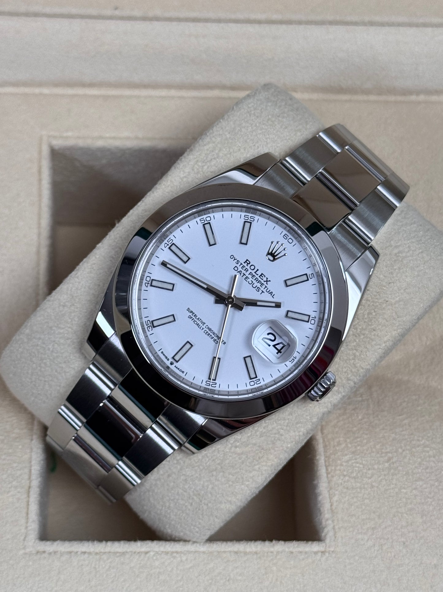 Rolex Datejust 41 126300 Weiß / 2024 / Full Set / Neuwertig