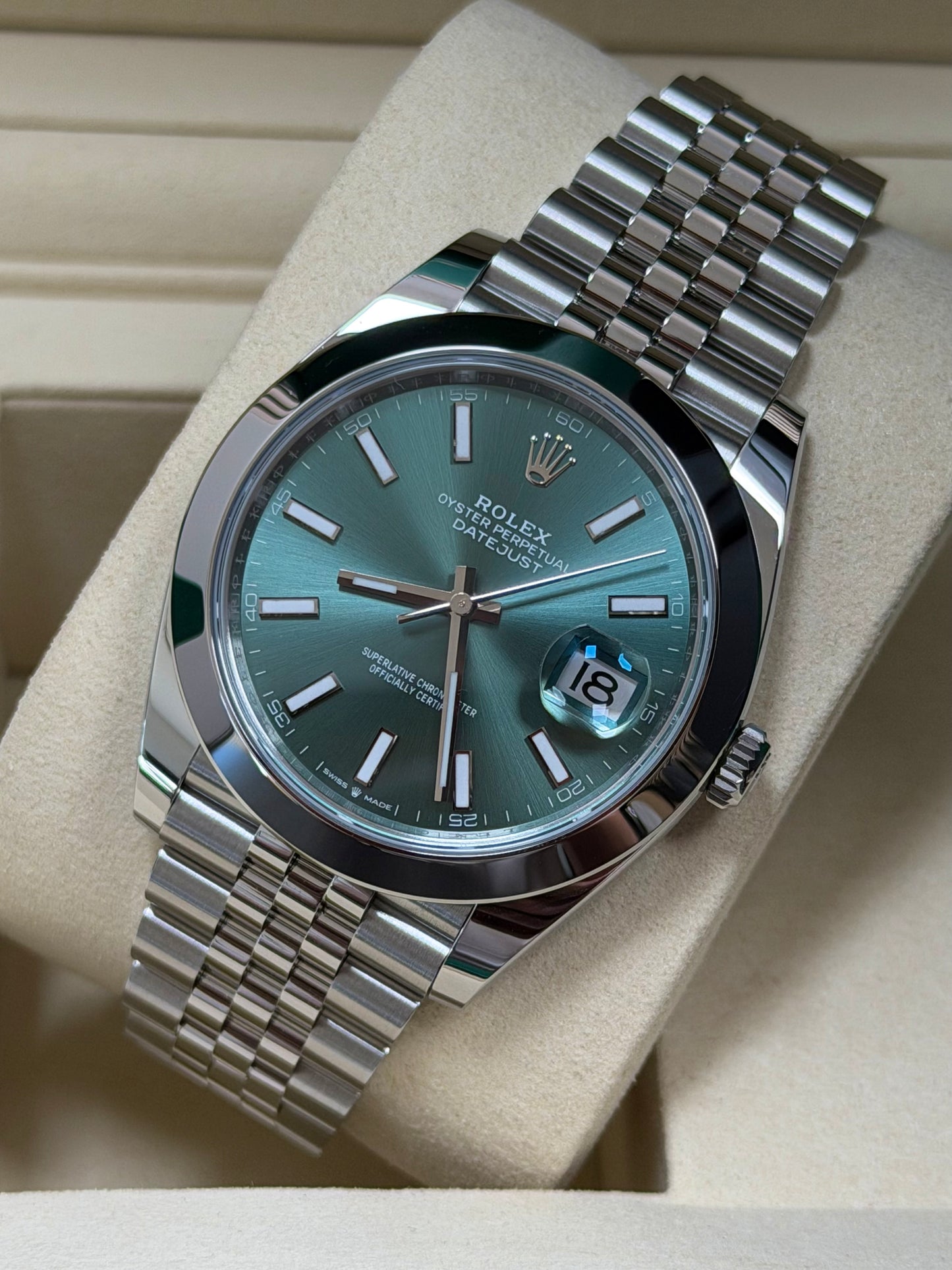 Rolex Datejust 41 126300 Mintgrün / 2026 / Full Set / Ungetragen