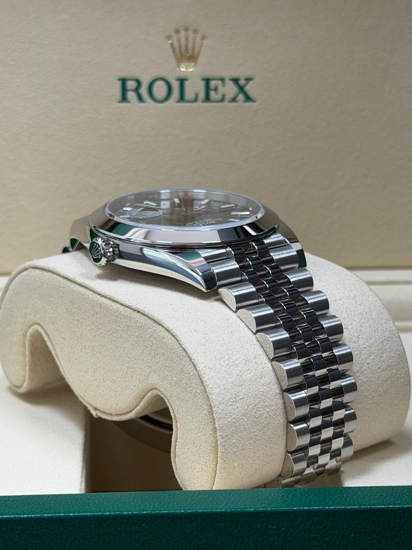 Rolex Datejust 41 126300 Mintgrün / 2026 / Full Set / Ungetragen