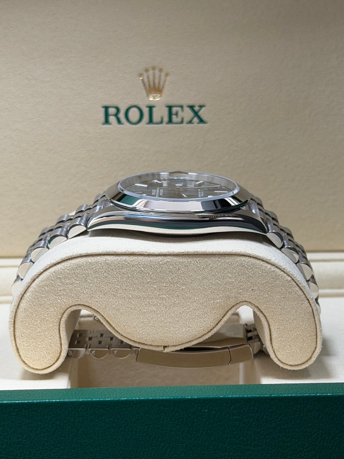 Rolex Datejust 41 126300 Mintgrün / 2026 / Full Set / Ungetragen