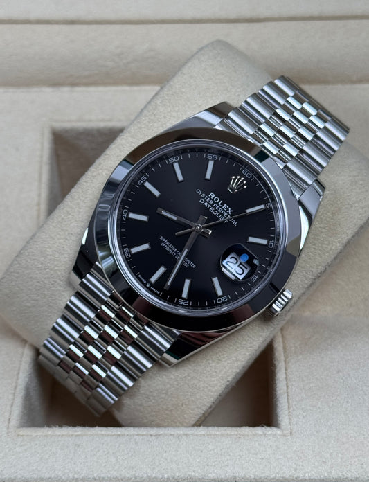 Rolex Datejust 41 126300 Schwarz / 2019 / Full Set / Neuwertig