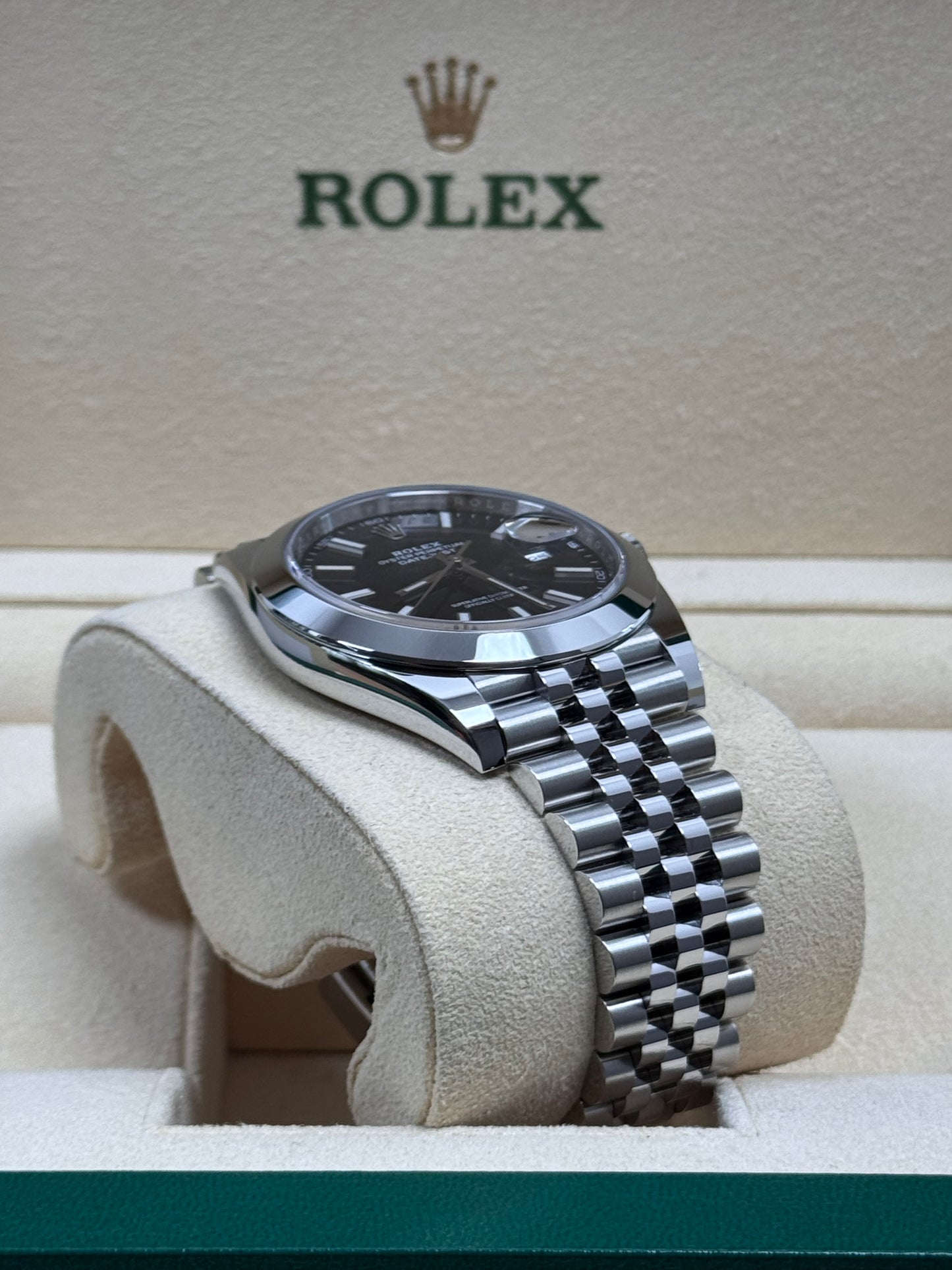 Rolex Datejust 41 126300 Schwarz / 2019 / Full Set / Neuwertig