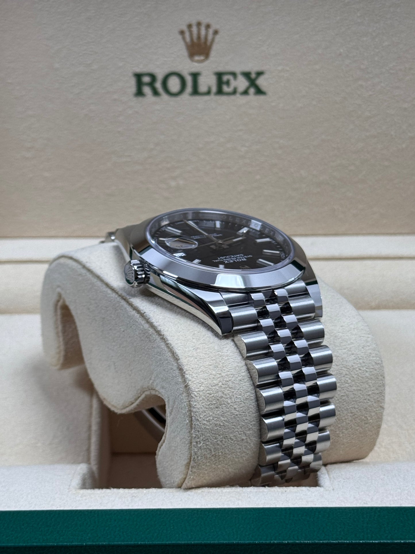 Rolex Datejust 41 126300 Schwarz / 2019 / Full Set / Neuwertig