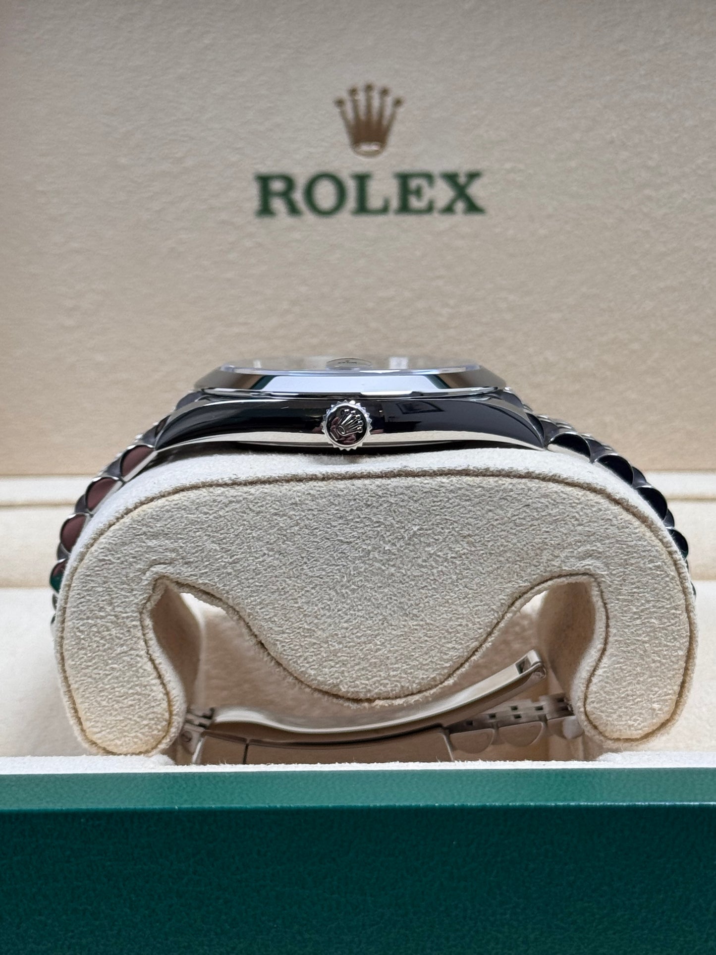 Rolex Datejust 41 126300 Schwarz / 2019 / Full Set / Neuwertig