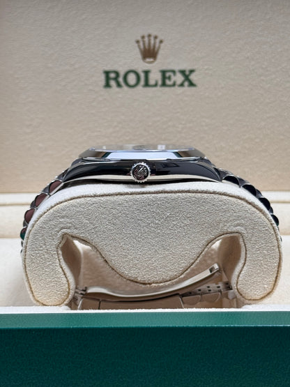 Rolex Datejust 41 126300 Schwarz / 2019 / Full Set / Neuwertig