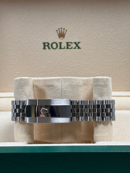 Rolex Datejust 41 126300 Schwarz / 2019 / Full Set / Neuwertig