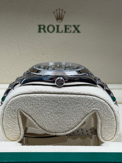 Rolex Datejust 41 126300 Schwarz / 2024 / Full Set / Sehr gut