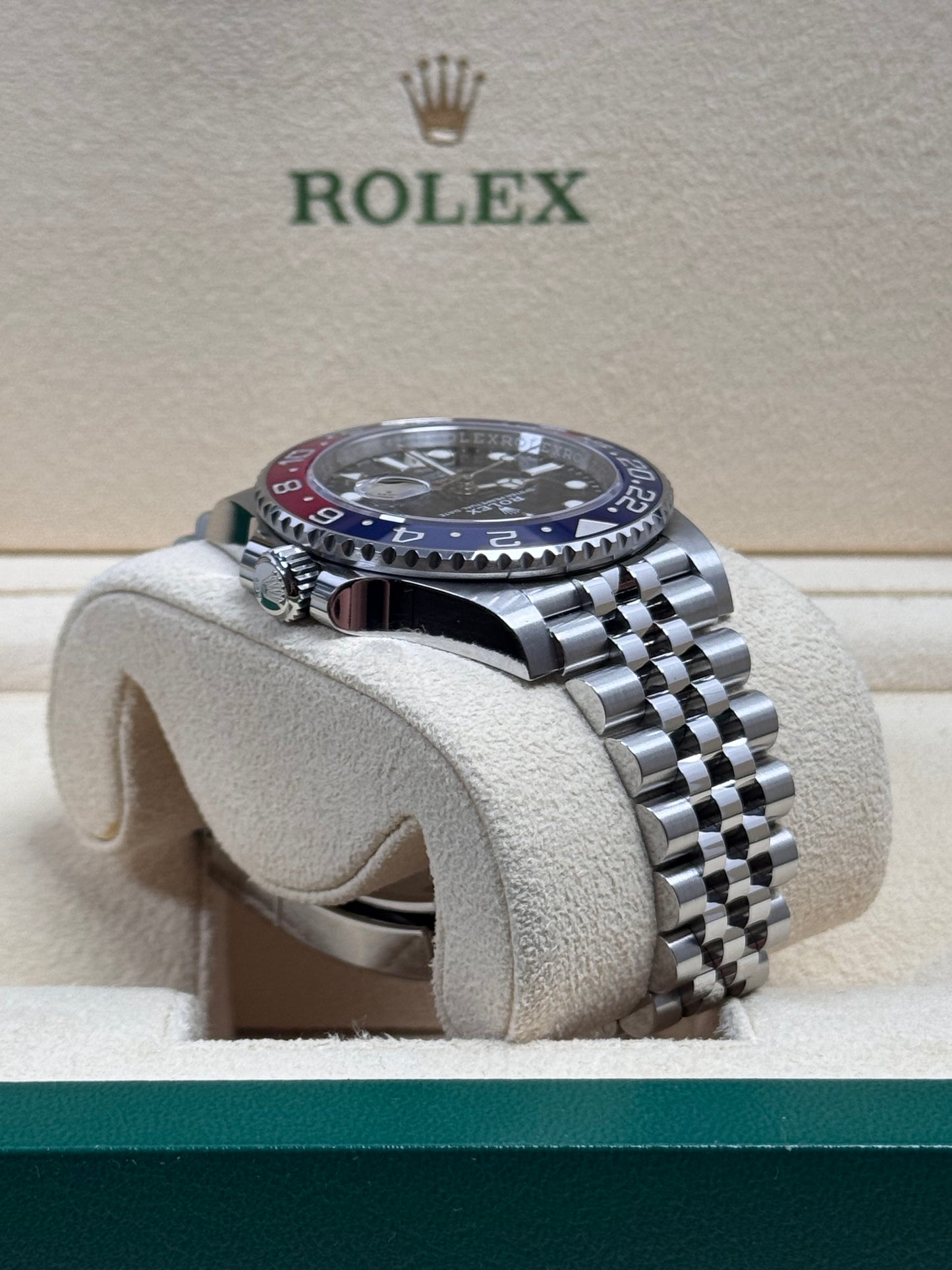 Rolex GMT Master 2 "Pepsi" 126710BLRO / 2021 / Full Set / Top Zustand