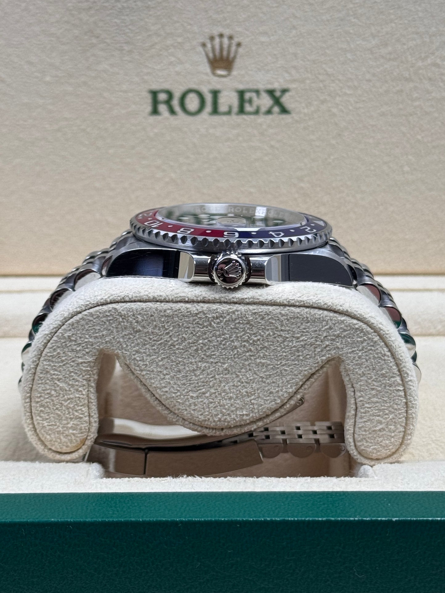 Rolex GMT Master 2 "Pepsi" 126710BLRO / 2021 / Full Set / Top Zustand