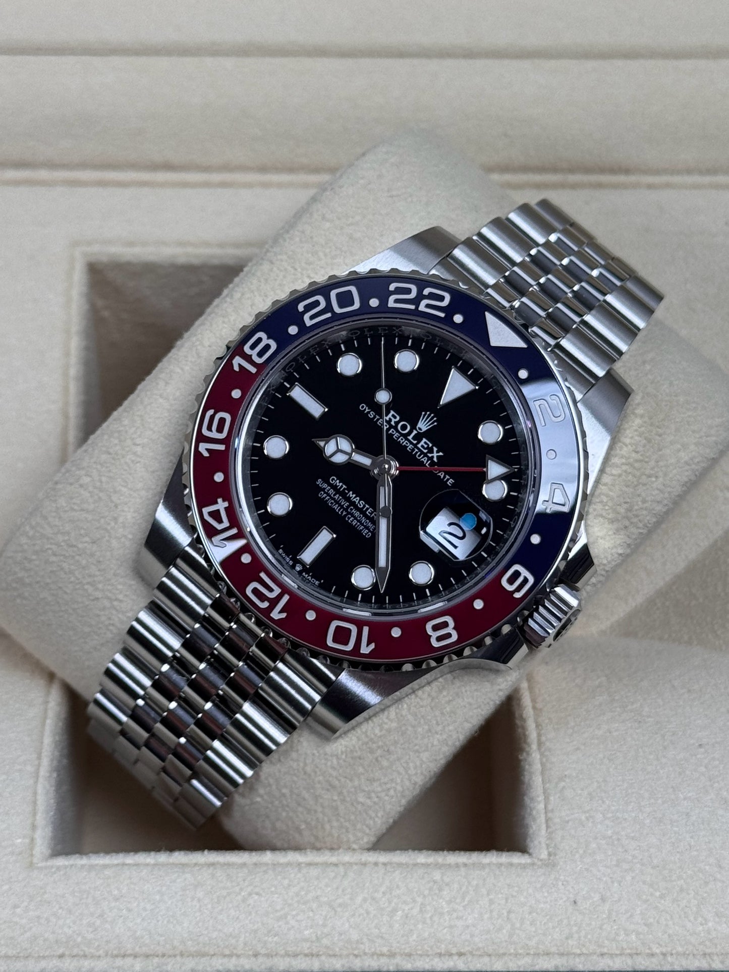 Rolex GMT Master 2 "Pepsi" 126710BLRO / 2024 / Full Set / Ungetragen