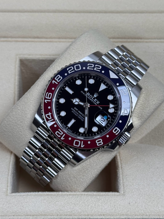 Rolex GMT Master 2 "Pepsi" 126710BLRO / 2024 / Full Set / Ungetragen