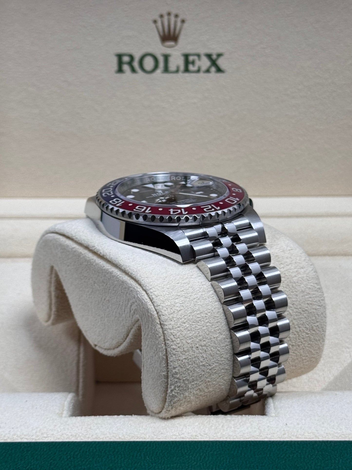 Rolex GMT Master 2 "Pepsi" 126710BLRO / 2024 / Full Set / Ungetragen
