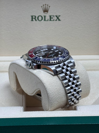 Rolex GMT Master 2 "Pepsi" 126710BLRO / 2024 / Full Set / Ungetragen