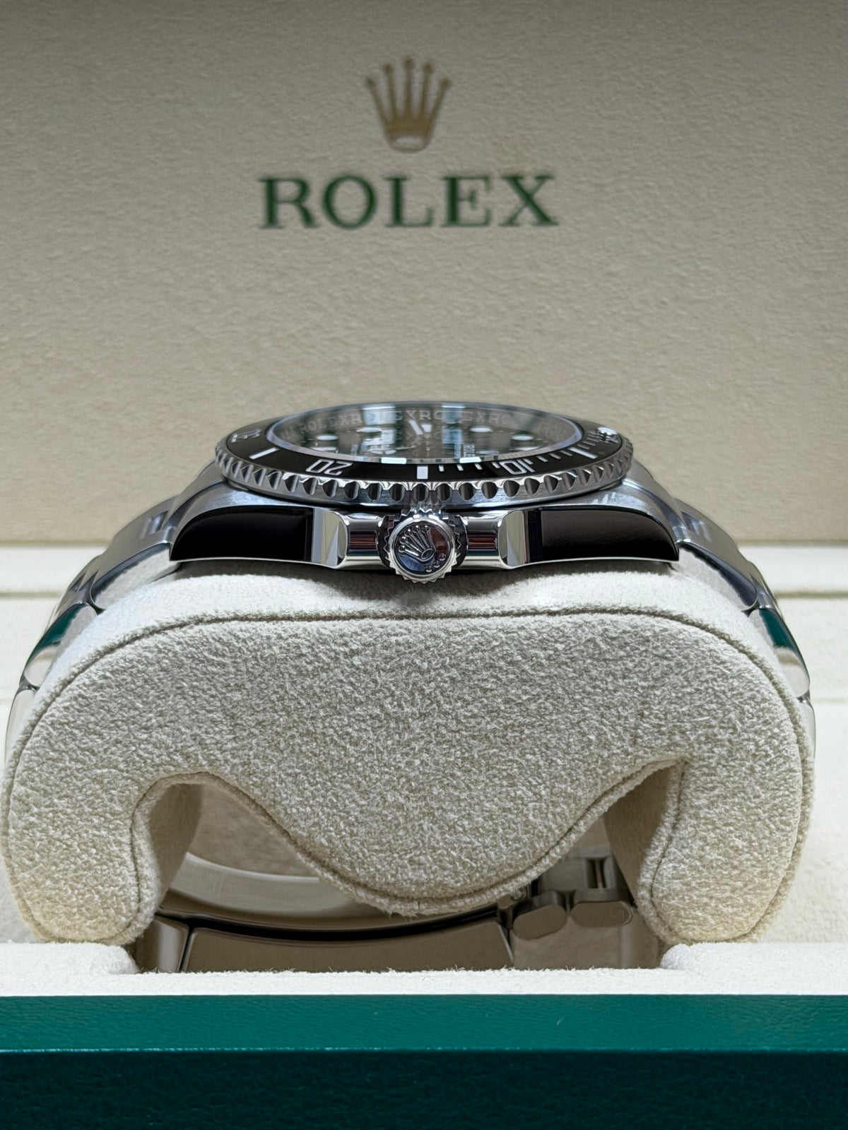 Rolex Submariner No Date 124060 / 2021 / Full Set / Top Zustand