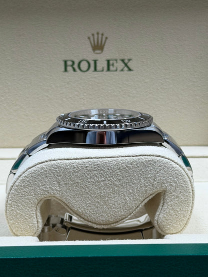 Rolex Submariner No Date 124060 / 2021 / Full Set / Top Zustand