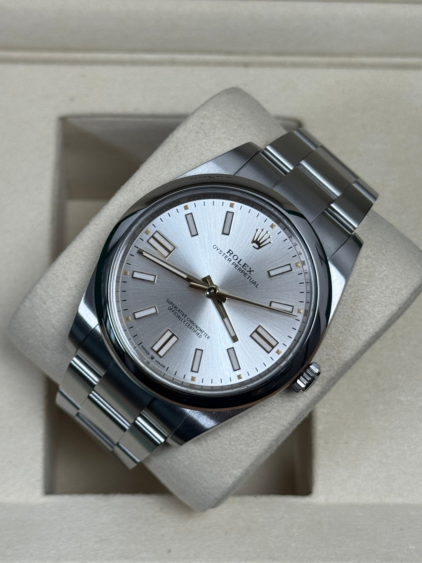 Rolex Oyster Perpetual 41 Silber 124300 / 2025 / Full Set / Neuwertig