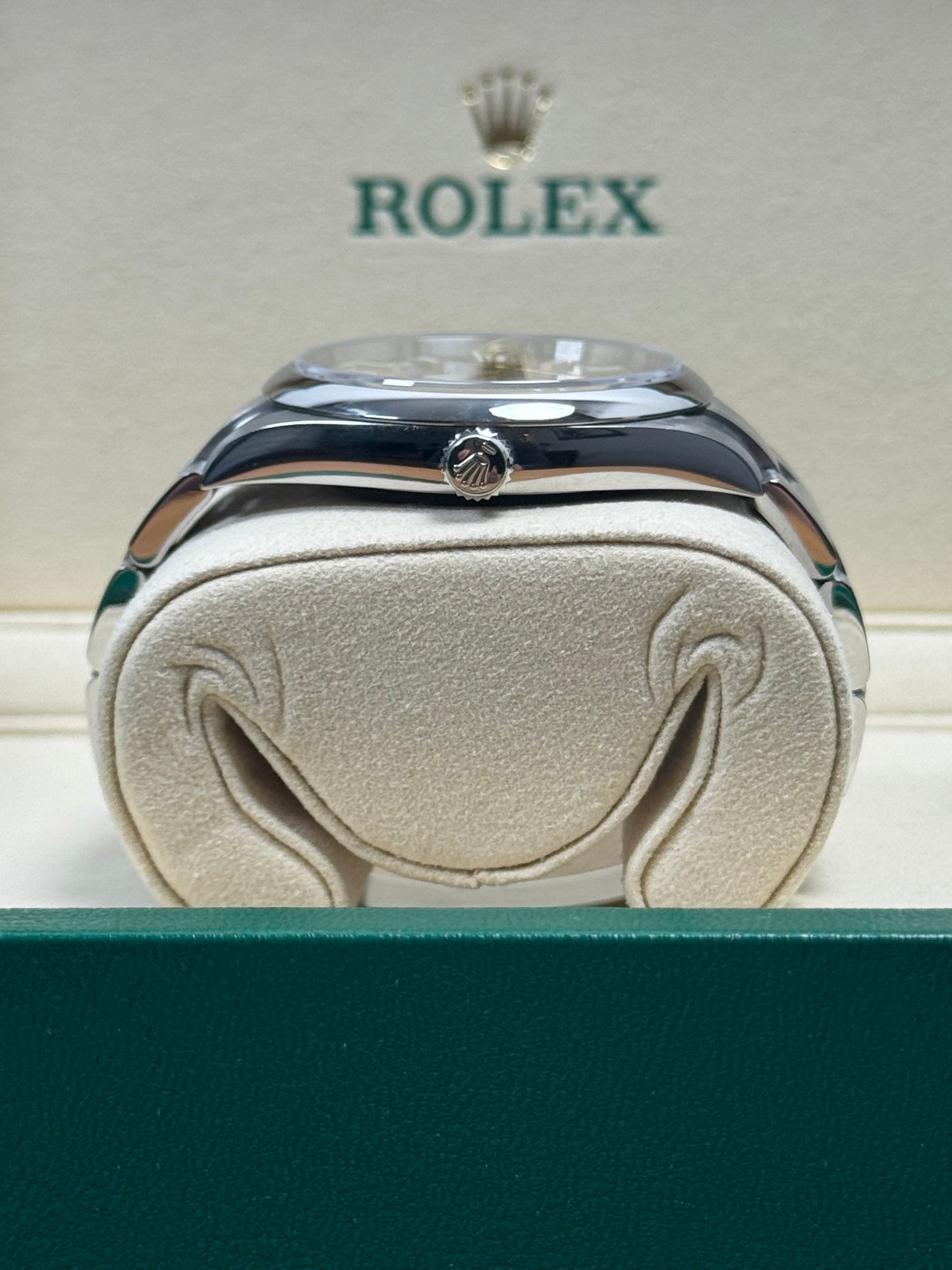 Rolex Oyster Perpetual 41 Silber 124300 / 2025 / Full Set / Neuwertig