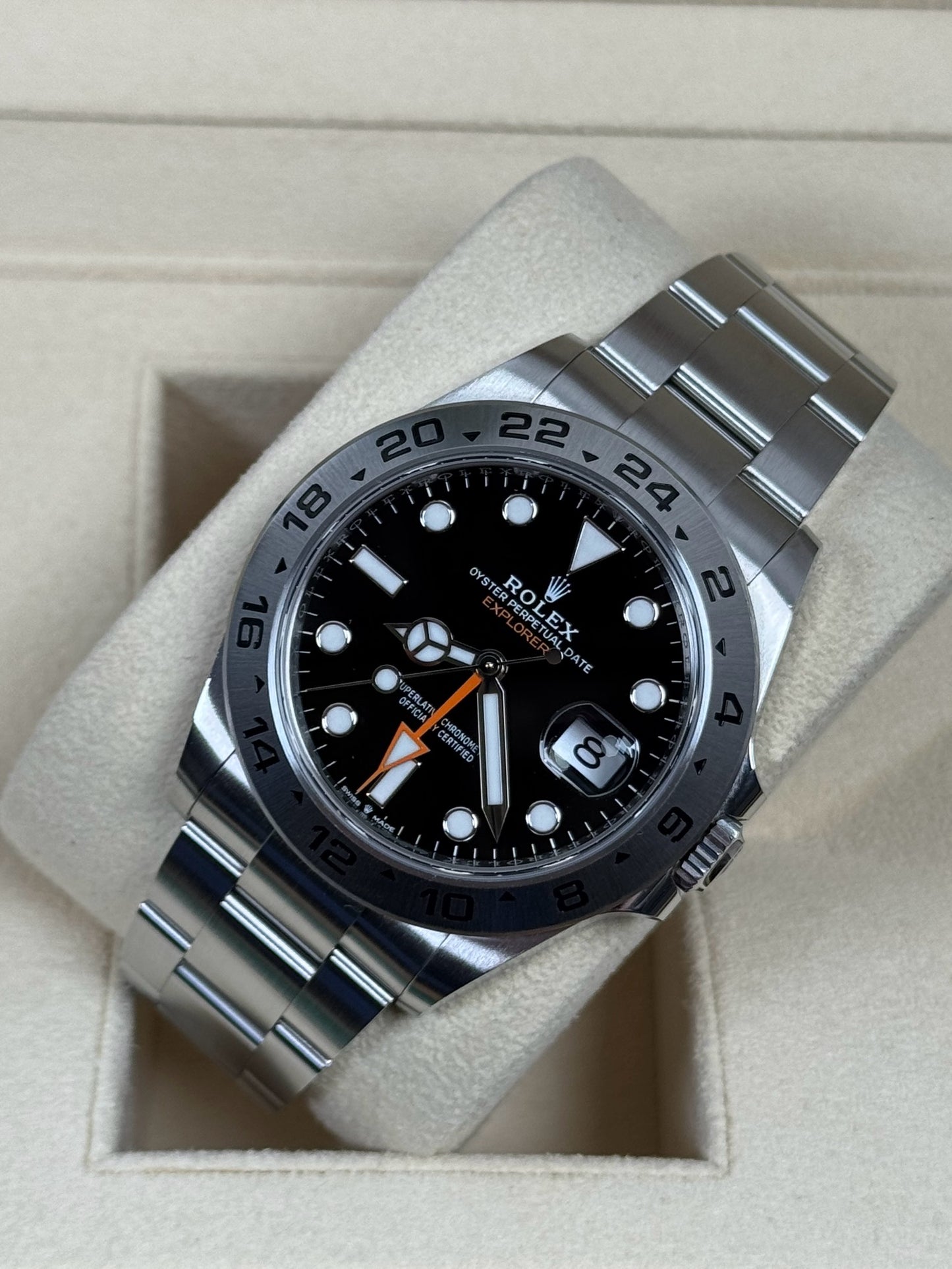 Rolex Explorer II Schwarz 226570 / 2024 / Full Set / Sehr gut