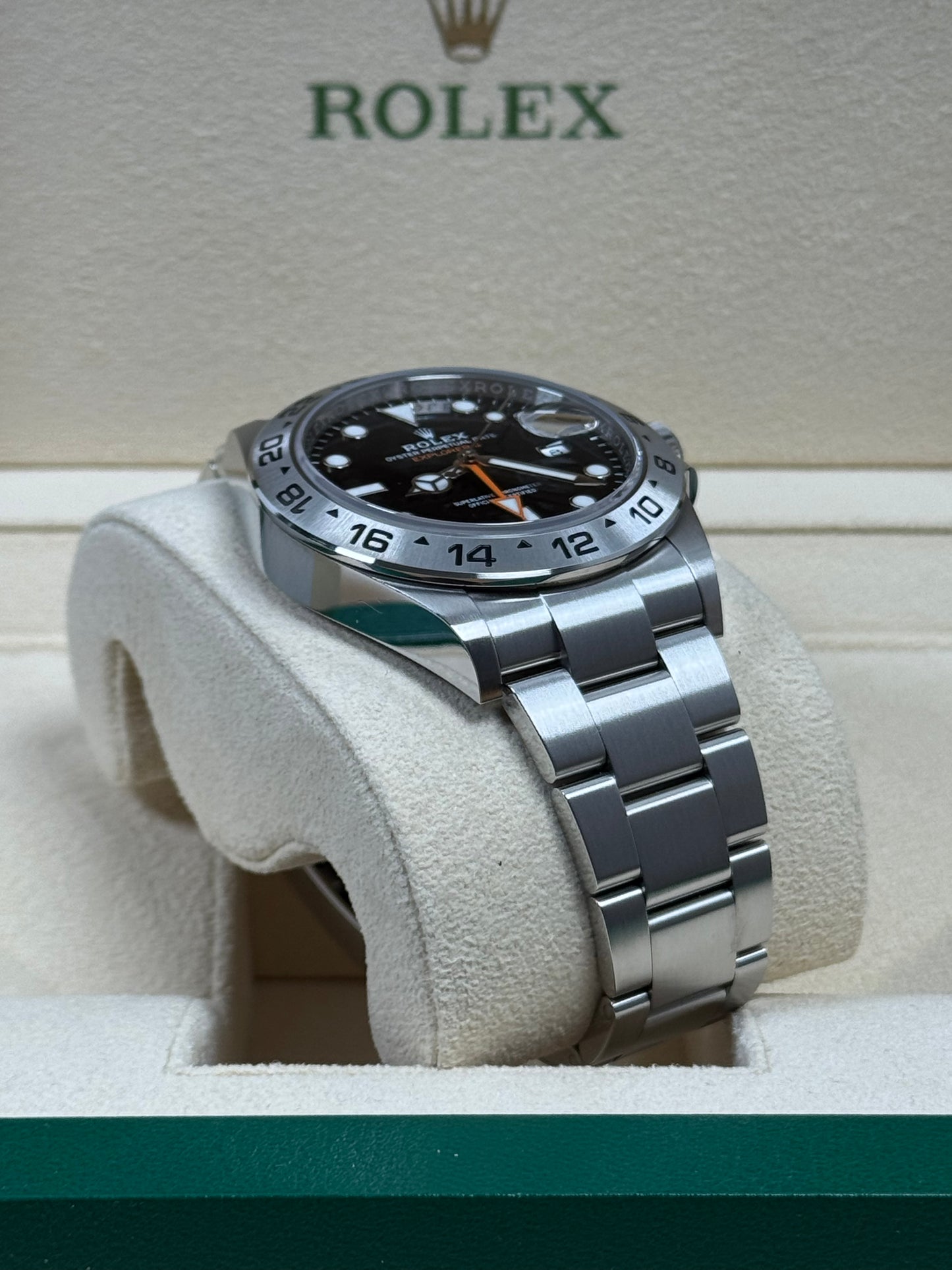 Rolex Explorer II Schwarz 226570 / 2024 / Full Set / Sehr gut