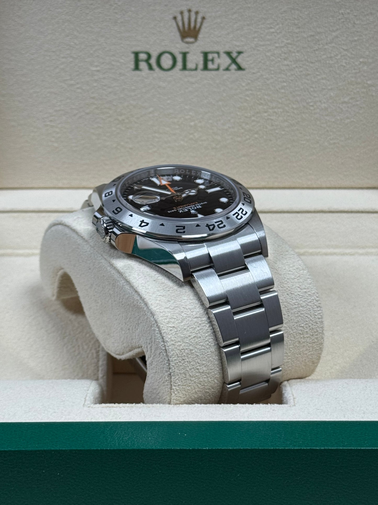 Rolex Explorer II Schwarz 226570 / 2024 / Full Set / Sehr gut