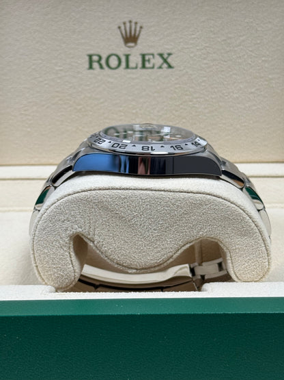 Rolex Explorer II Schwarz 226570 / 2024 / Full Set / Sehr gut