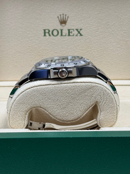 Rolex Explorer II Schwarz 226570 / 2024 / Full Set / Sehr gut