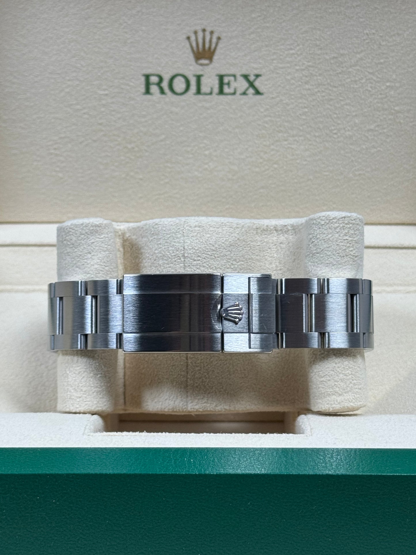 Rolex Explorer II Schwarz 226570 / 2024 / Full Set / Sehr gut