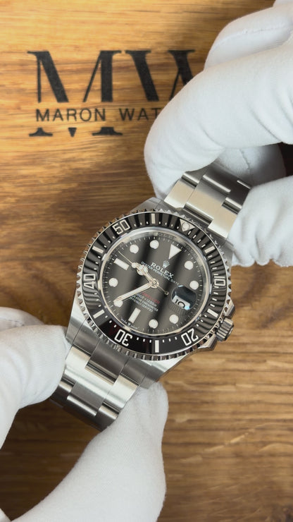 Rolex Sea-Dweller Red 126600 / 2023 / Full Set / Ungetragen