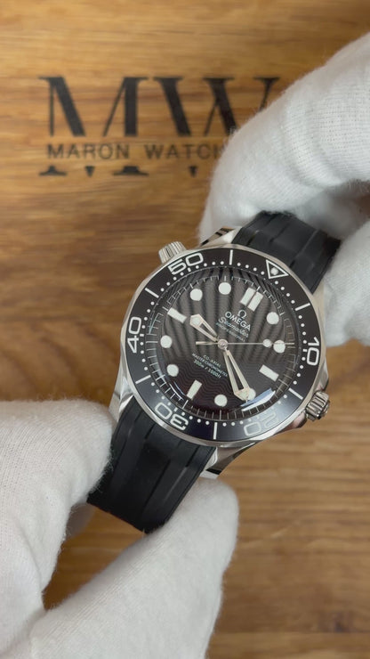 Omega Seamaster Diver 300M Schwarz / 2025 / Full Set / Neuwertig